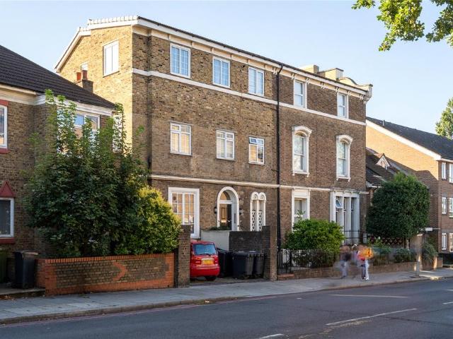 Flat for sale in Streatham, Greater London