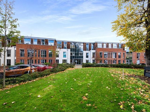 Flat for sale in London Borough of Merton, Merton Park
