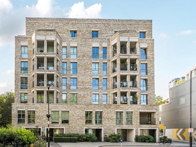 Flat for sale in Walworth, Greater London