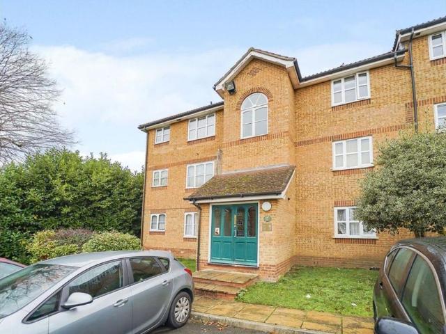 Flat for sale in Slough