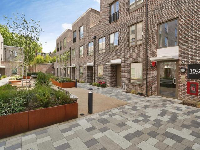 Flat for sale in Elephant and Castle, Greater London