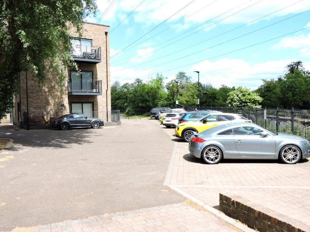 Flat for sale in Broxbourne, Hertfordshire
