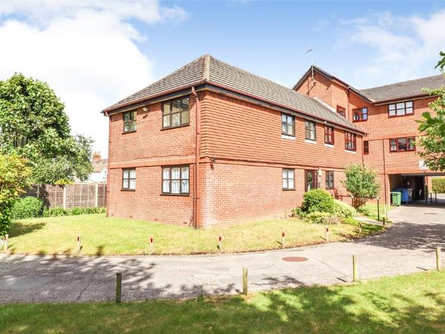 Flat for sale in Fleet, Hart