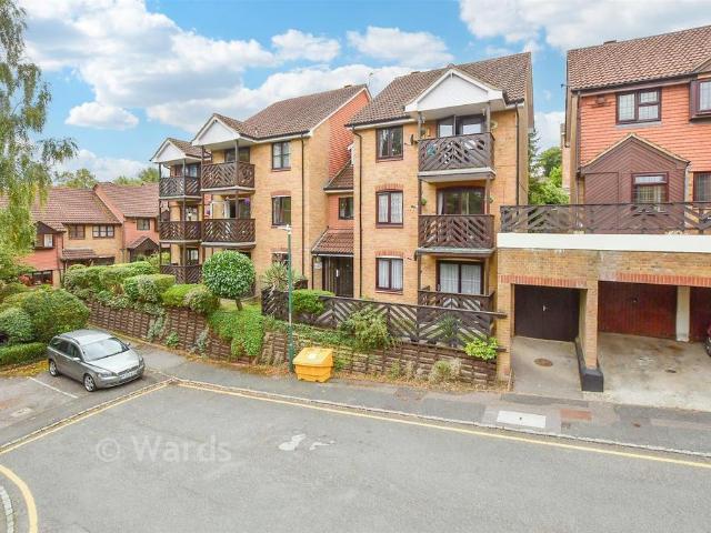 Flat for sale in Midway, Kent