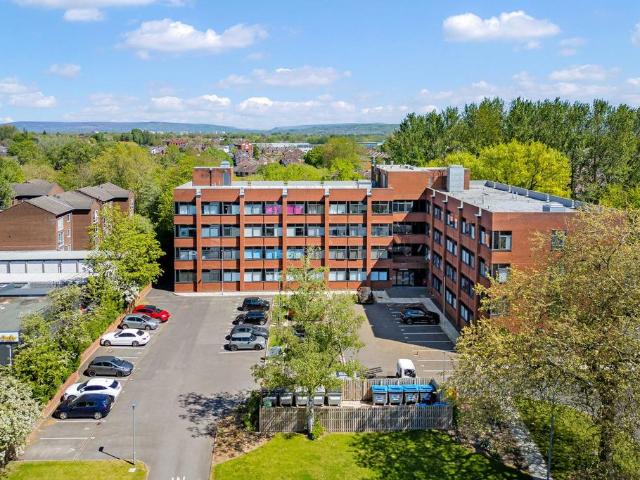 Flat for sale in Heaton Norris, Greater Manchester