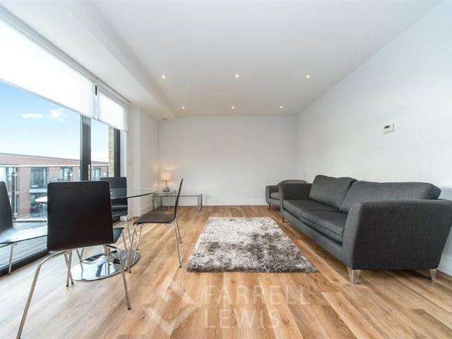 Flat for sale in Earlsfield, Greater London