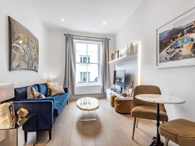 Flat for sale in Royal Borough of Kensington and Chelsea, Greater London