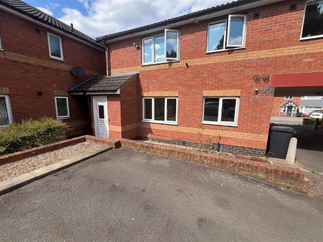 Flat for sale in Elmfield, Leicestershire