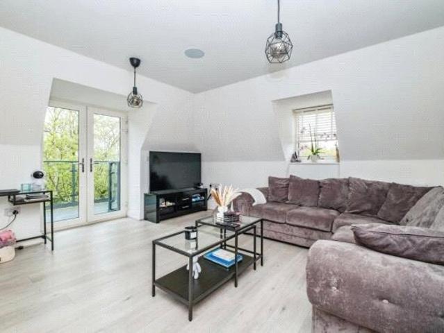 Flat for sale in Ewell, Surrey