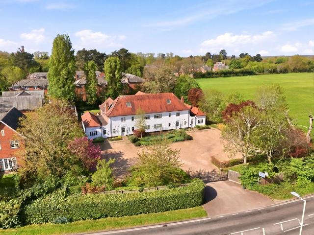 Flat for sale in Napsbury Park, Five Acres