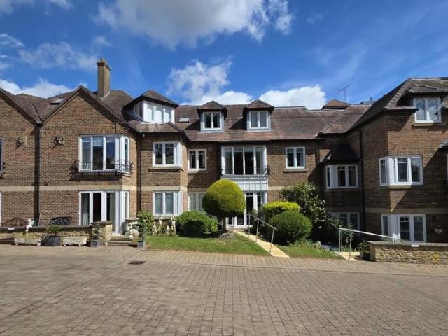 Flat for sale in Brackley, Northamptonshire