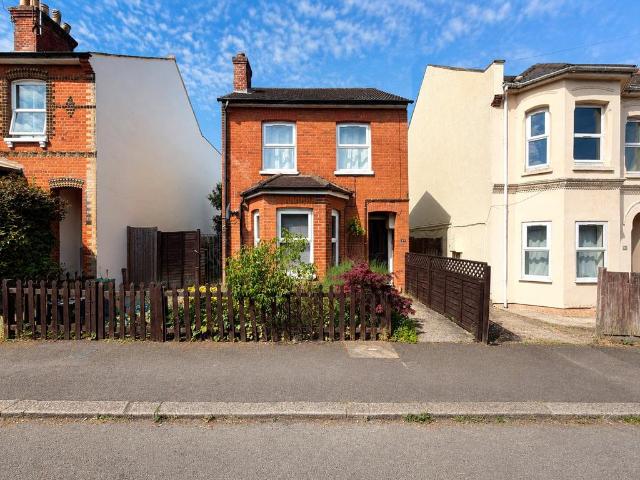 Flat for sale in Aldershot, Hampshire