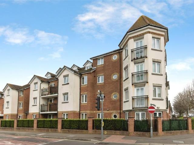 Flat for sale in Roselands, Eastbourne