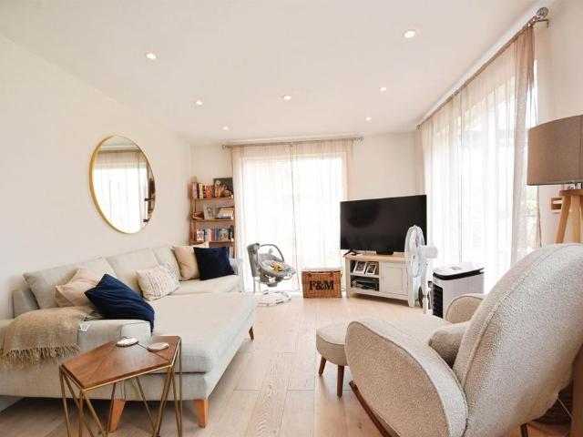 Flat for sale in Navestock Side, Essex