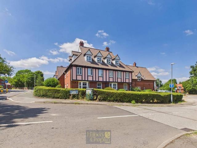 Flat for sale in Noak Hill, Noak Bridge