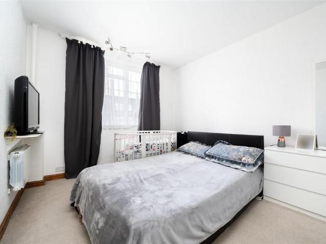 Flat for sale in St. John's Wood, Greater London