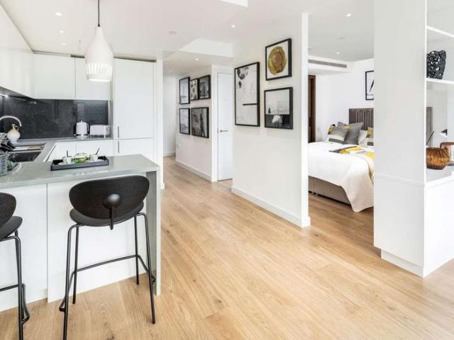 Flat for sale in Canary Wharf, Greater London