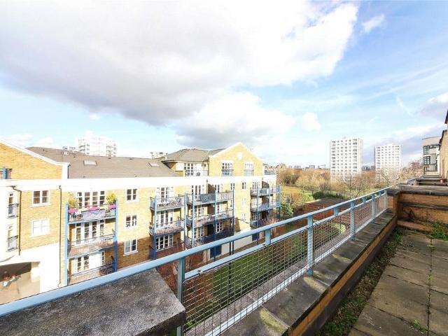 Flat for sale in Ratcliffe, Limehouse