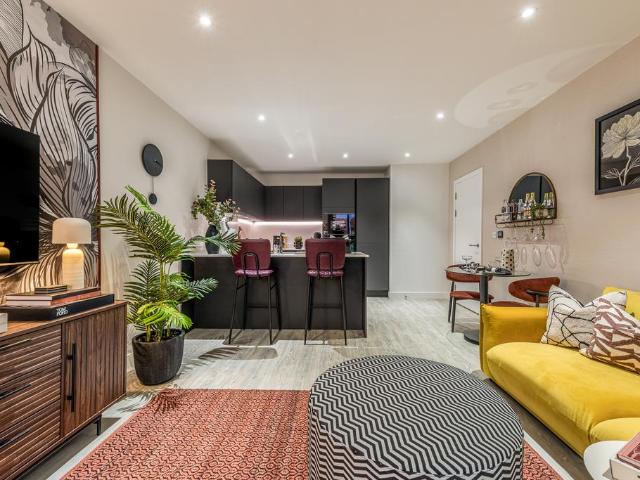 Flat for sale in Dagenham, Cat Hill