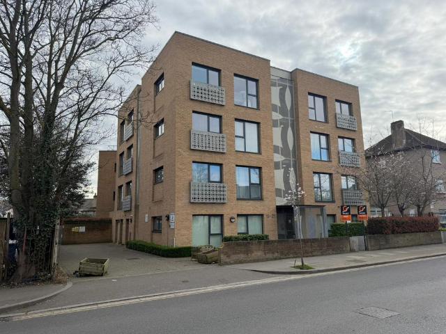 Flat for sale in London Borough of Ealing, Greater London