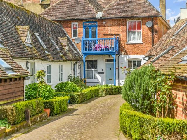 Flat for sale in Wye, Bridgefield