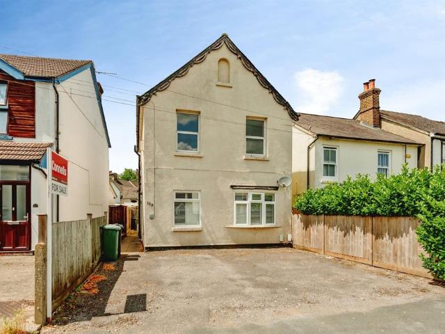 Flat for sale in Red Hill, Surrey