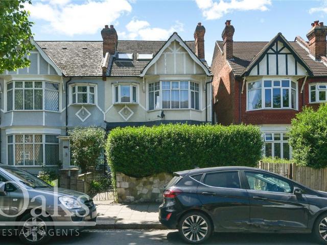 Flat for sale in Furzedown, Greater London
