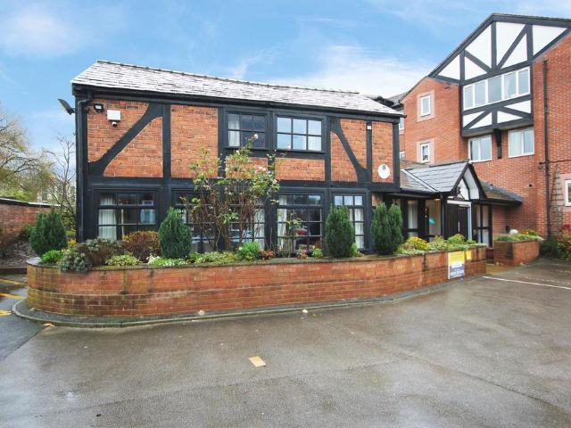 Flat for sale in Castle, Leftwich