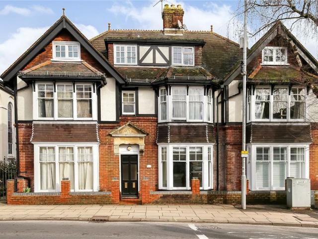 Flat for sale in Hampshire