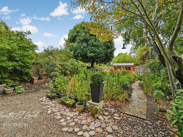 Flat for sale in Blackheath Royal Standard, Greater London