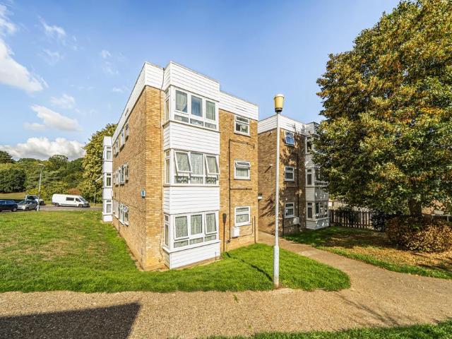 Flat for sale in London Borough of Bexley, Greater London