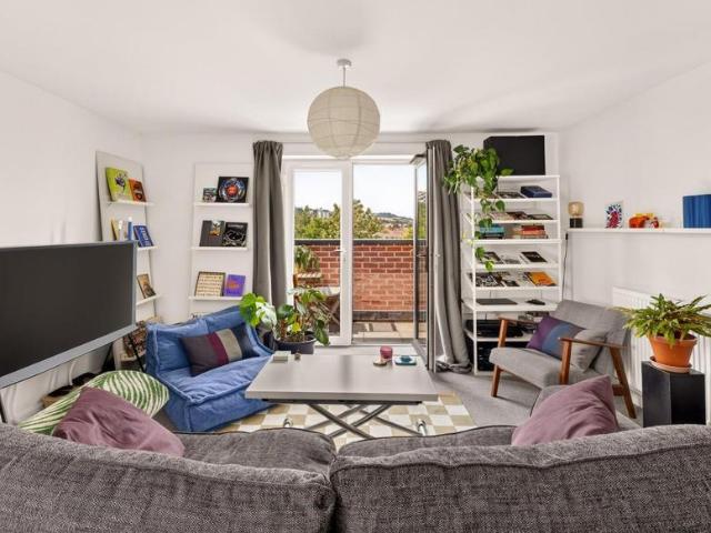 Flat for sale in Feckenham, City Of Bristol