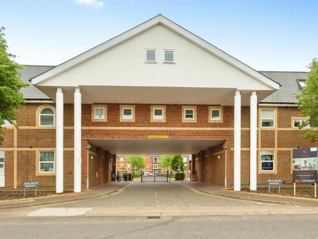 Flat for sale in Quarrendon, Aylesbury