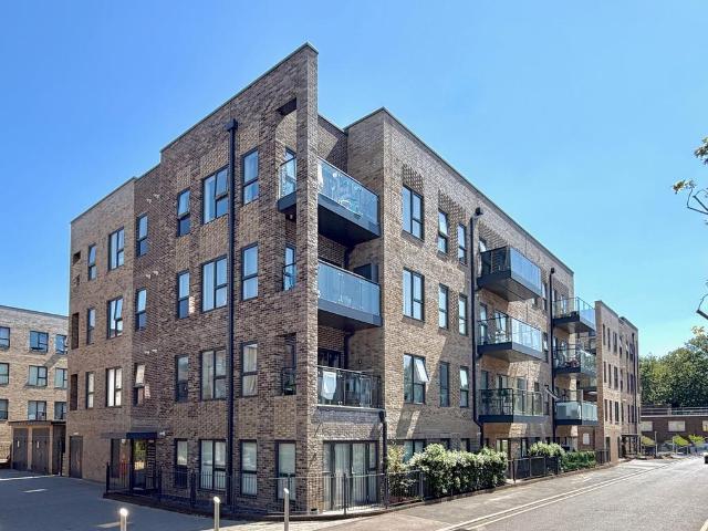 Flat for sale in Watford Rural, Batchworth