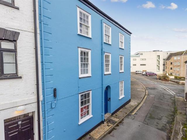Flat for sale in Strode, Devon
