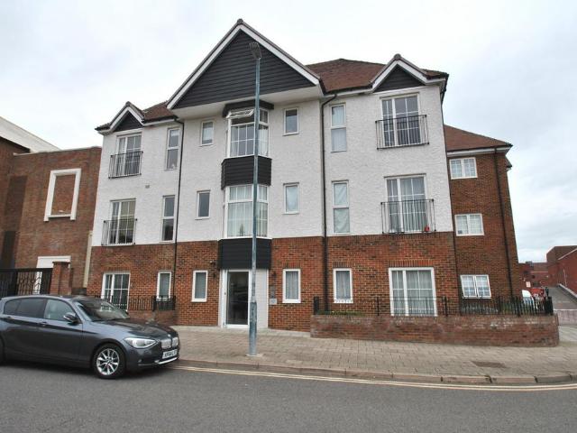 Flat for sale in Jackmans Estate, King's Walden