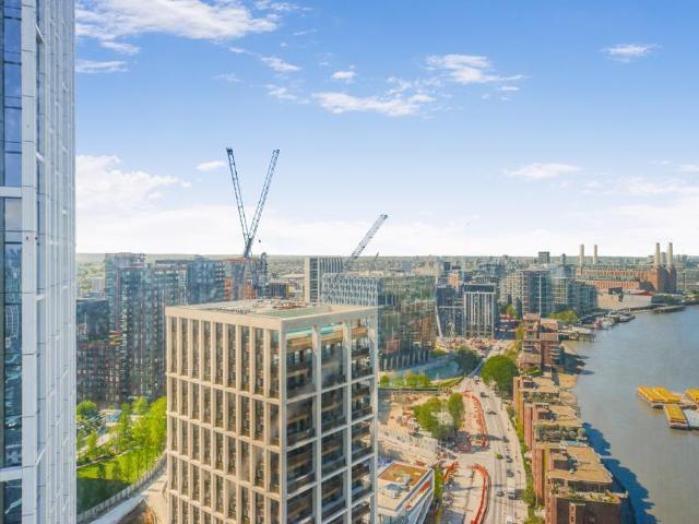 Flat for sale in Vauxhall, Greater London