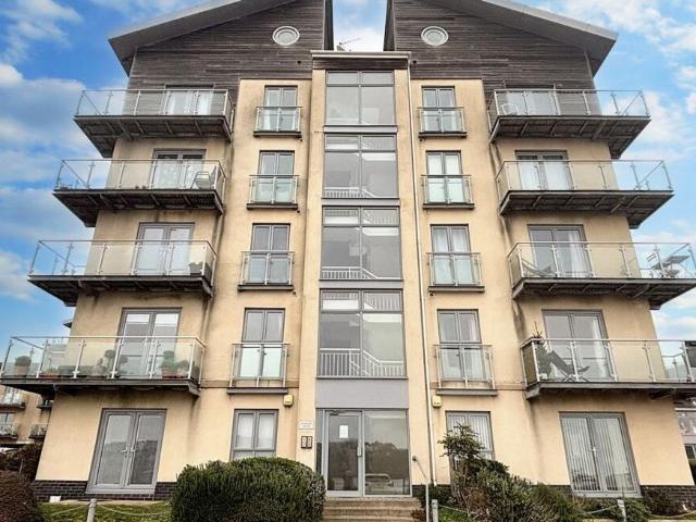 Flat for sale in Barry Island, Barry