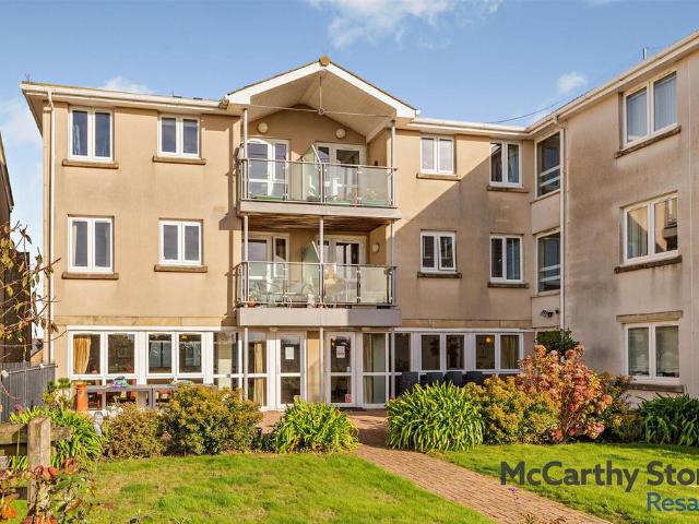Flat for sale in Newquay, Cornwall
