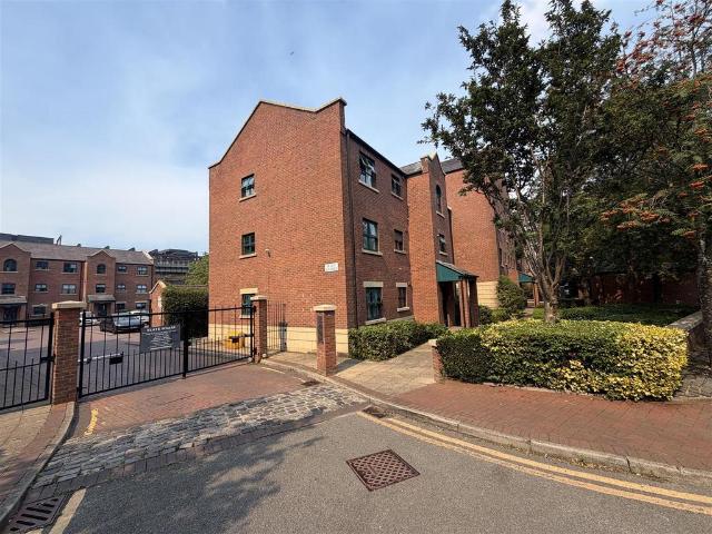 Flat for sale in City Centre, Georgia