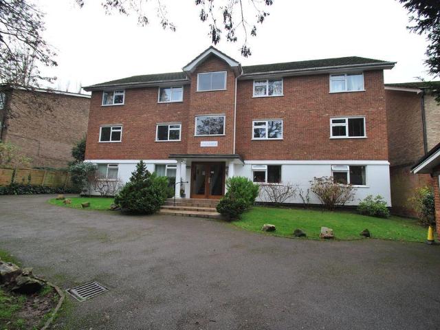 Flat for sale in Surbiton, Greater London