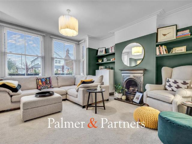 Flat for sale in Pilgrims' Hatch, Navestock Side