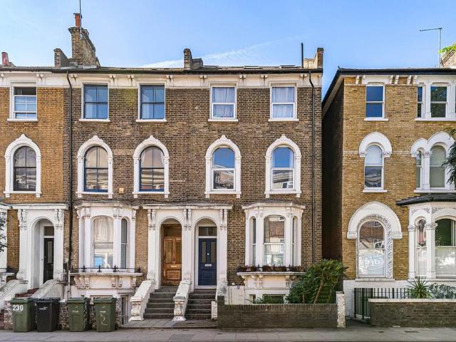 Flat for sale in Stockwell Park, Greater London