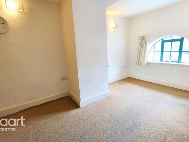 Flat for sale in St Matthew's, Old Wharf