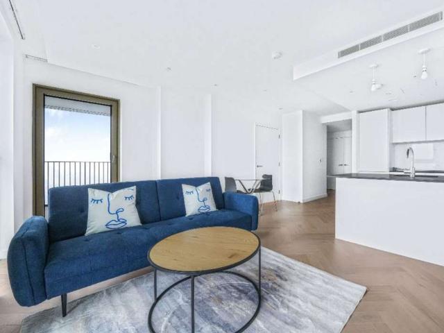 Flat for sale in Canary Wharf, Greater London