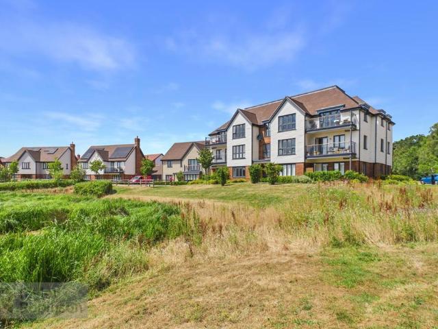 Flat for sale in Slaugham, Perryfields