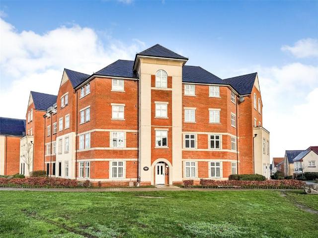 Flat for sale in Aldershot, Hampshire