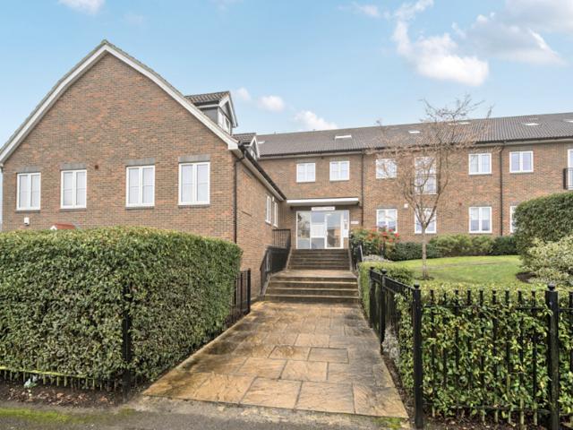 Flat for sale in Watford Rural, Batchworth