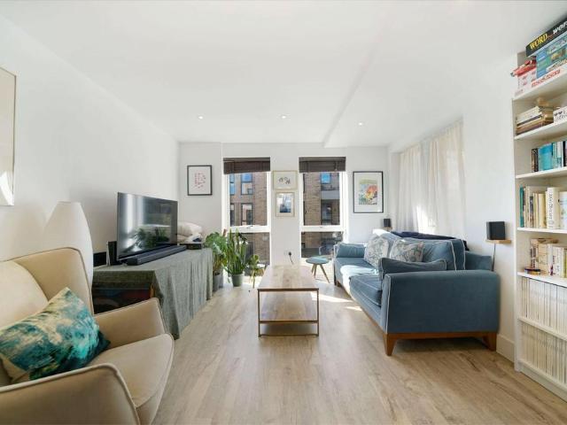 Flat for sale in Plashet, Greater London