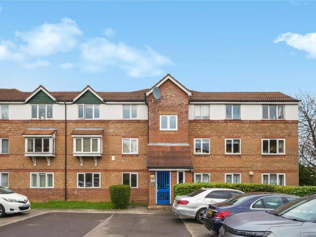 Flat for sale in Bowes, Greater London